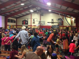 Pärast võitslust kõik koos laagrihümni laulmas