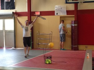 Oleki näos on siiras rõõm, et lukustatud kapist reketid kätte sai :)